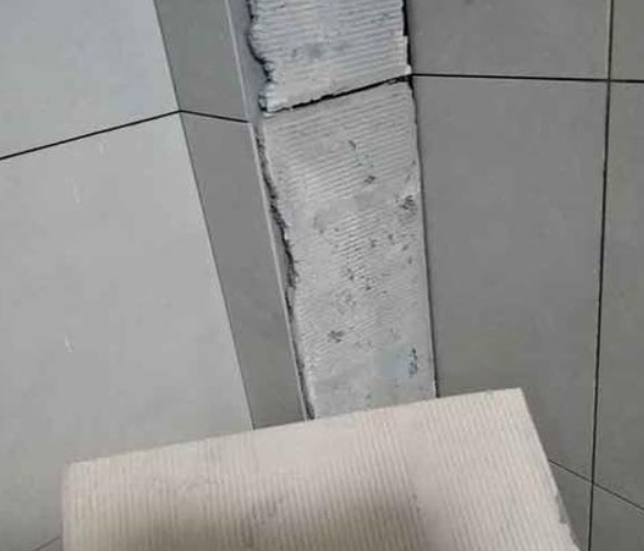 城口瓷砖空鼓维修公司分享下厨房瓷砖脱落的补救措施。